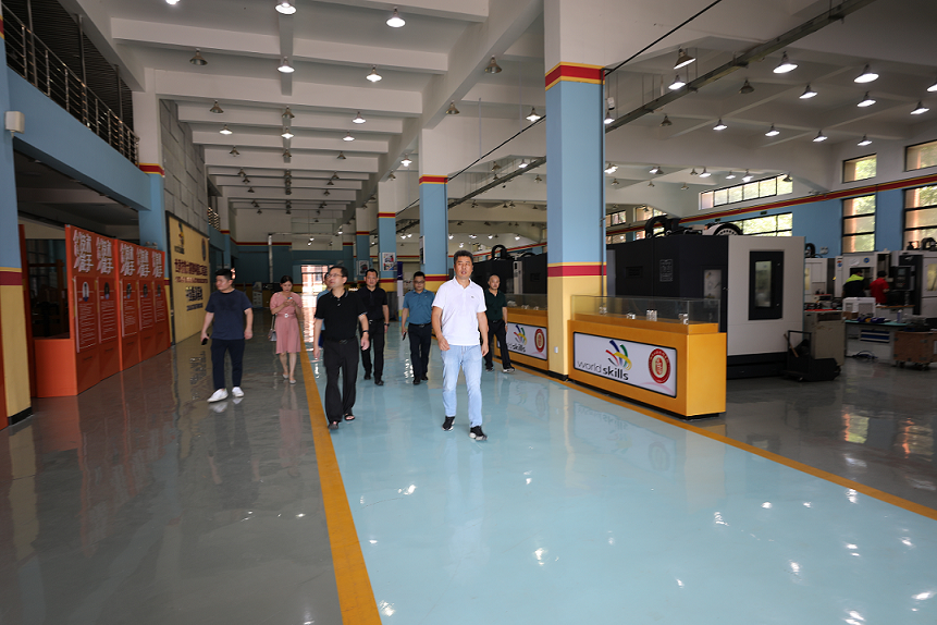 株洲市总工会副主席刘必林一行来太阳城手机版登录入口调研