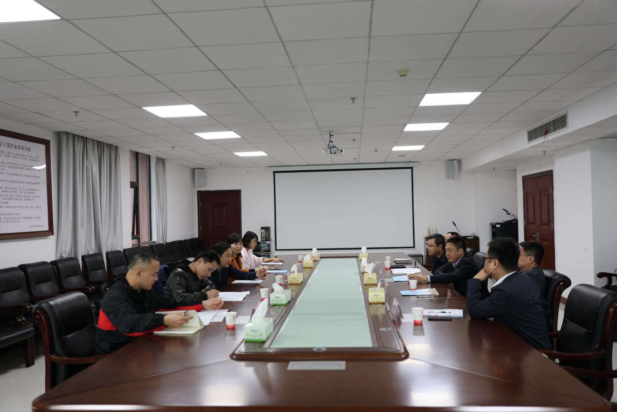 市委宣传部副部长喻华军一行到太阳城手机版登录入口调研