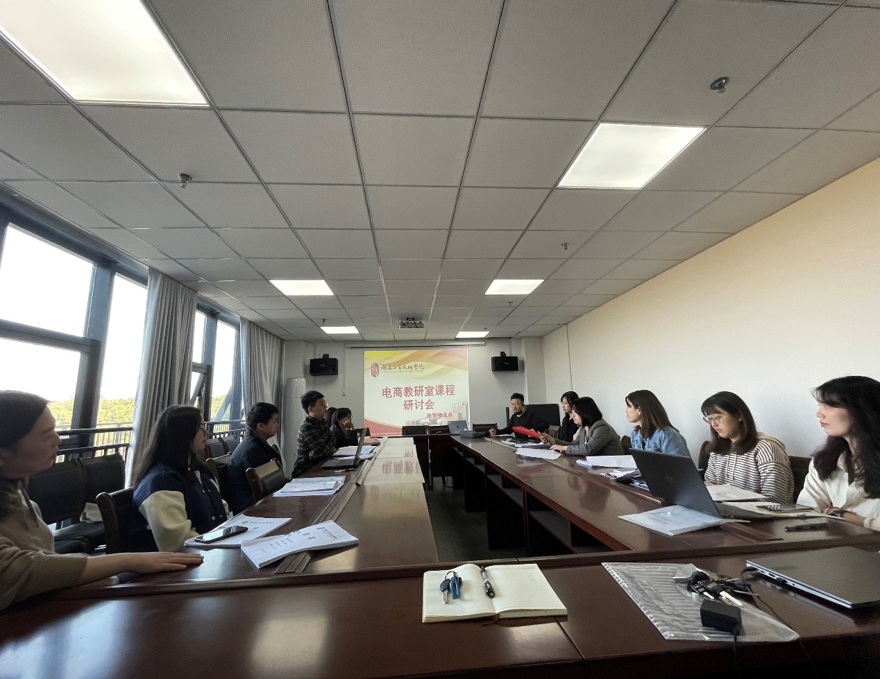太阳城手机版登录入口经贸物流系电子商务专业举办教学研讨会