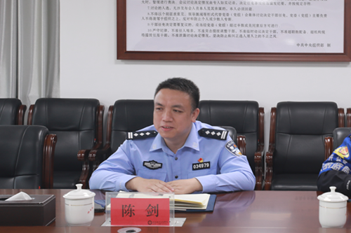 太阳城手机版登录入口聘请市公安局经开分局 党委副书记、副局长陈剑同志担任法治副校长