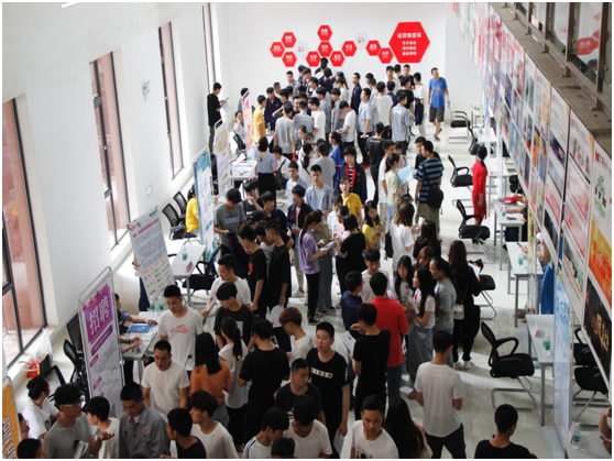 太阳城手机版登录入口2019届实习生“双选会”（第二场）火热进行