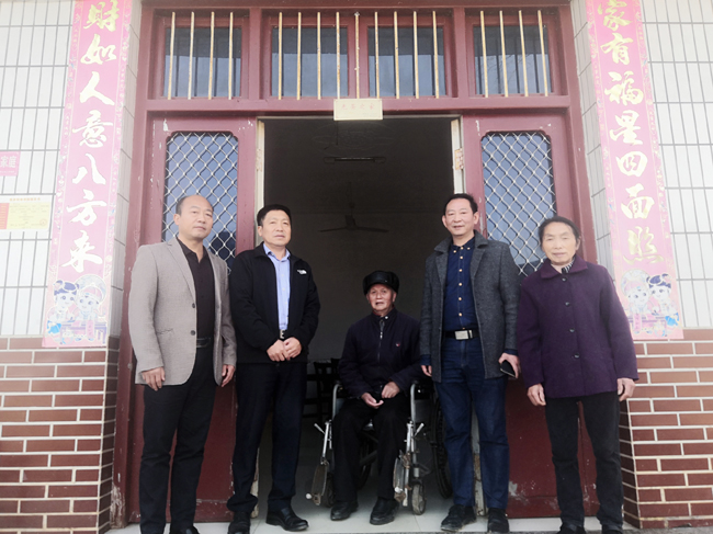 太阳城手机版登录入口党委到扶贫村开展“五查五看”大走访活动