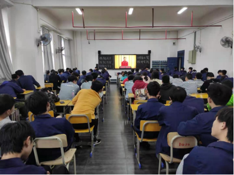 太阳城手机版登录入口组织师生观看“技能成才技能报国”先进事迹视频报告会